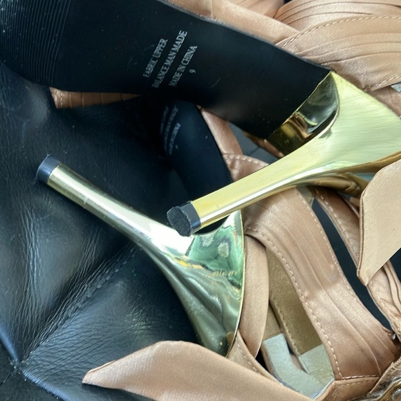 Women’s size 9 Le Château Chic shiny tan golden Stiletto Heels with Ankle Strap - Picture 12 of 16